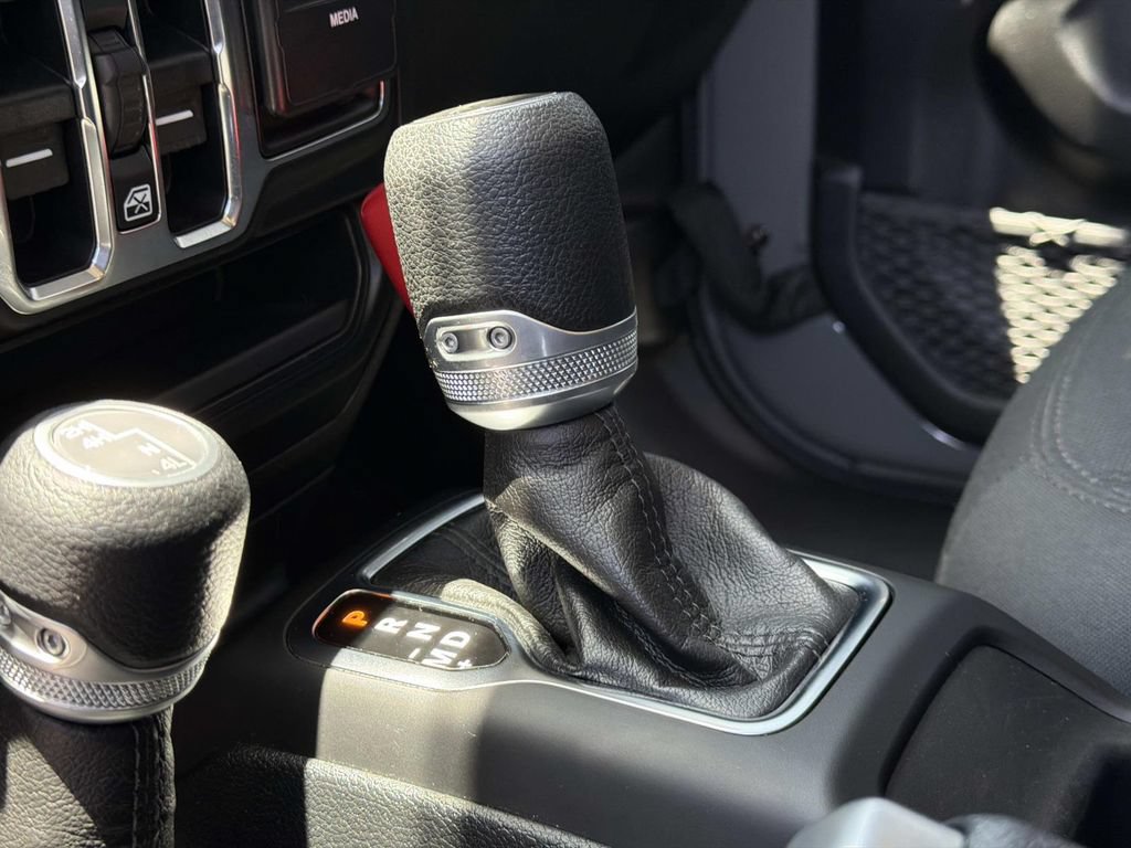 Used 2021 Jeep Gladiator Sport AWD/4WD image 17