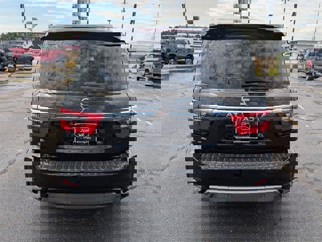 Used 2022 Nissan Armada SV w/ SV Appearance Package image 6