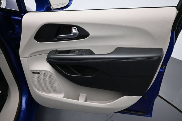 Used 2020 Chrysler Pacifica Limited FWD image 36