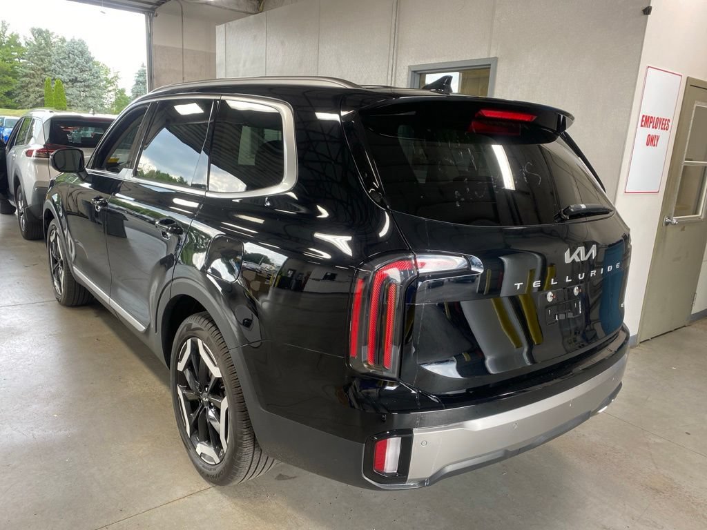 Used 2025 Kia Telluride EX AWD/4WD image 3