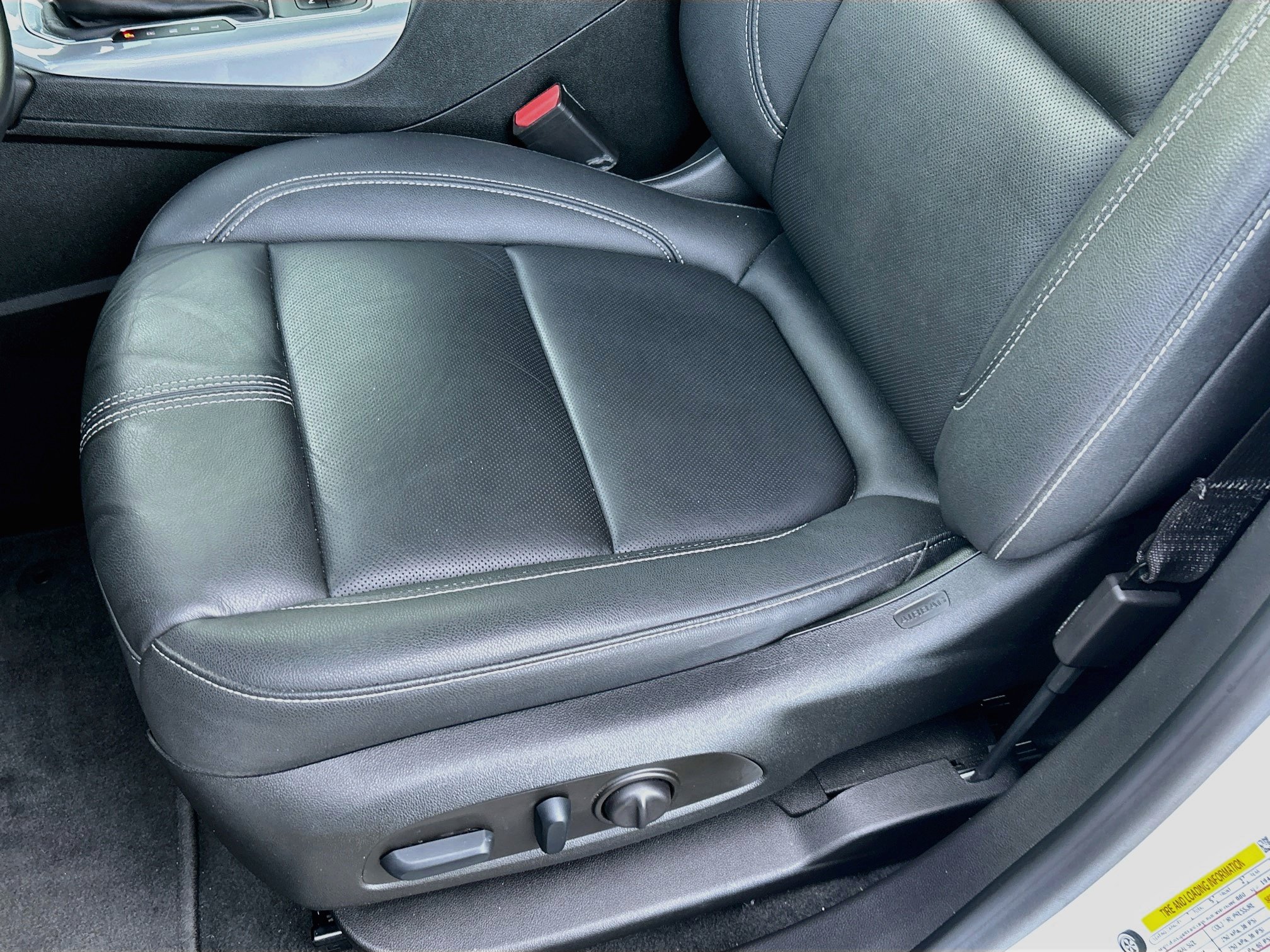 Used 2023 Chevrolet Blazer LT FWD image 19