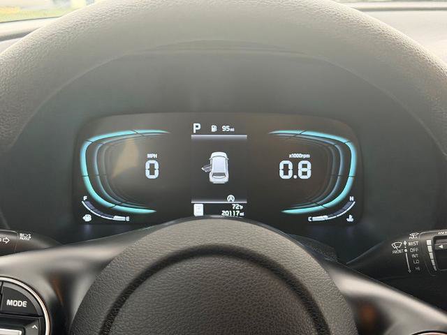 Used 2025 Kia Soul LX w/ LX Technology Package FWD image 18