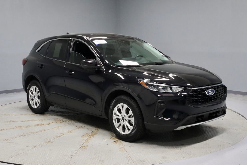 Certified 2023 Ford Escape Active w/ Tech Pack #2 AWD/4WD image 1