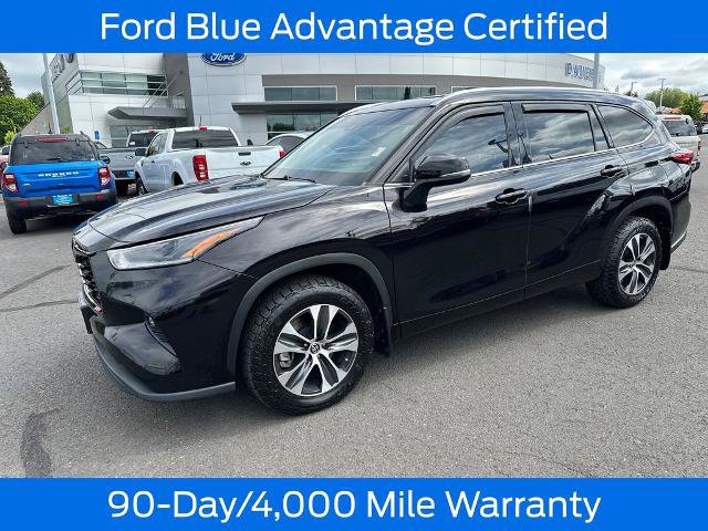 Used 2021 Toyota Highlander XLE AWD/4WD image 3