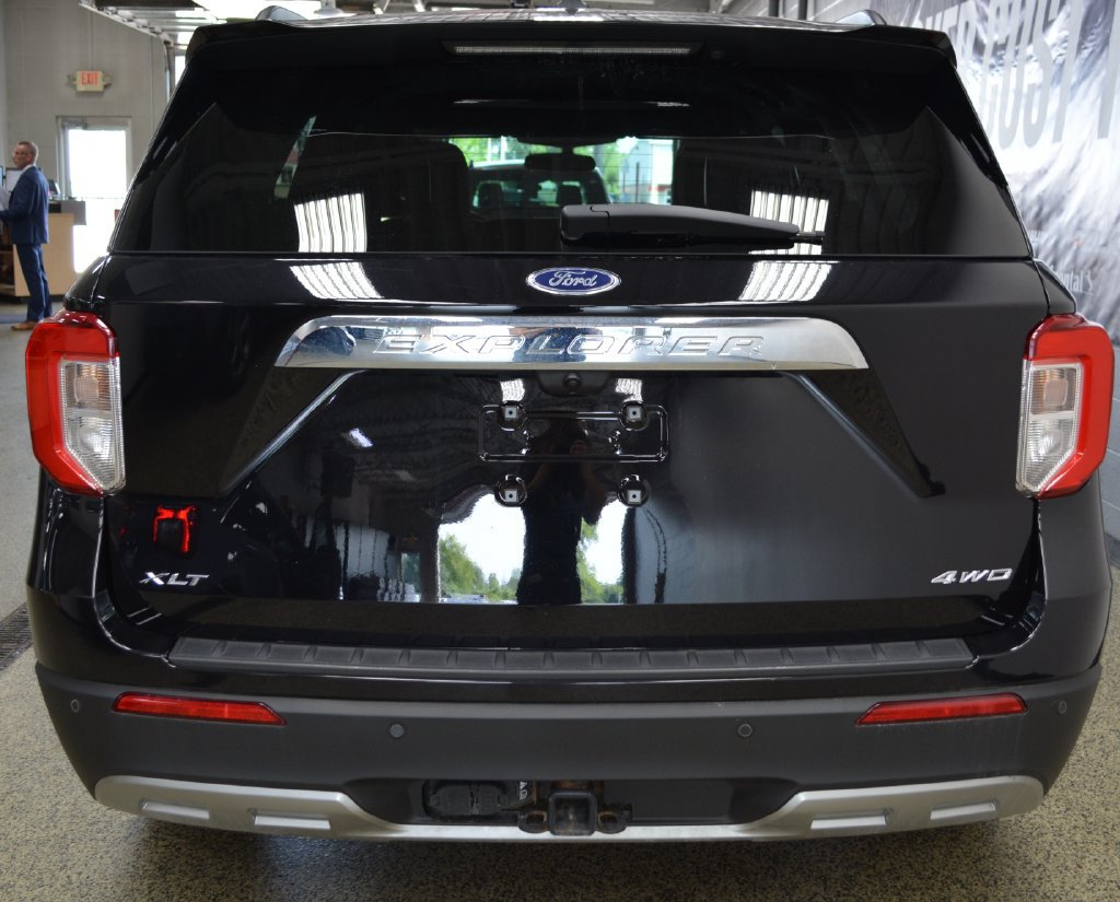 Certified 2023 Ford Explorer XLT w/ Equipment Group 202A AWD/4WD image 5