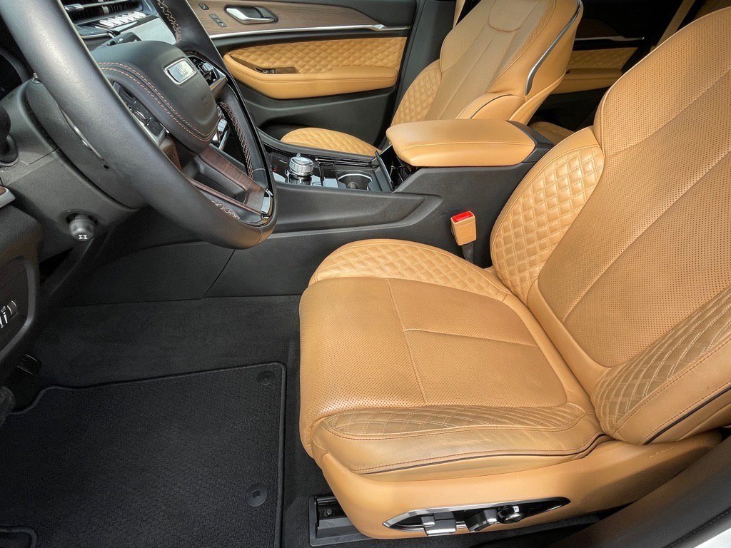 Used 2022 Jeep Grand Cherokee Summit w/ Luxury Tech Group V image 15