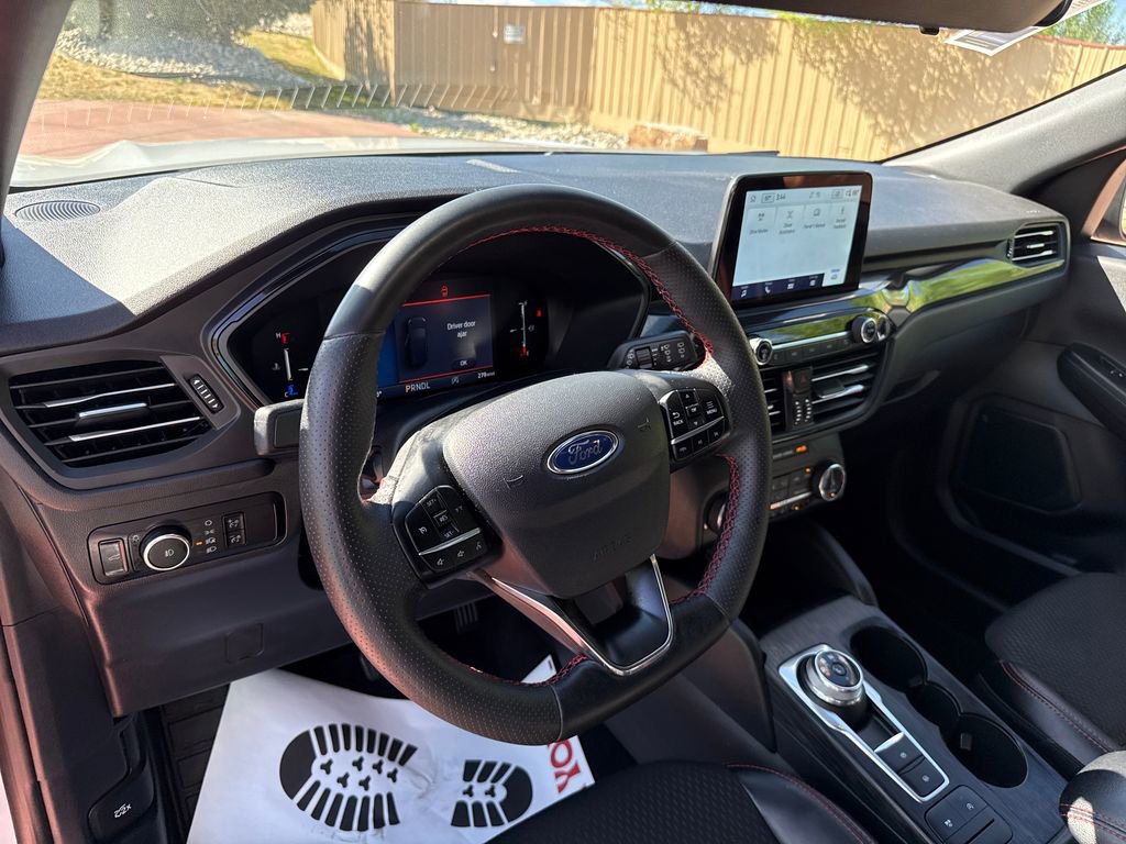 Certified 2025 Ford Escape ST-Line Select AWD/4WD image 13