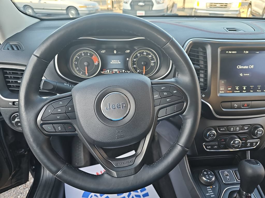 Used 2019 Jeep Cherokee Trailhawk w/ Comfort/Convenience Group AWD/4WD image 15