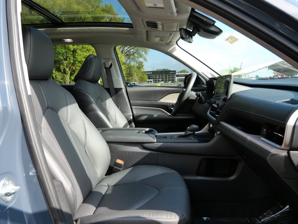 Used 2024 Toyota Grand Highlander AWD Hybrid image 12