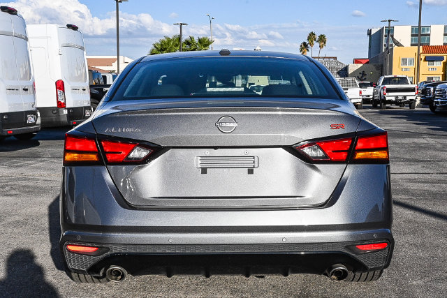Used 2025 Nissan Altima 2.5 SR FWD image 8