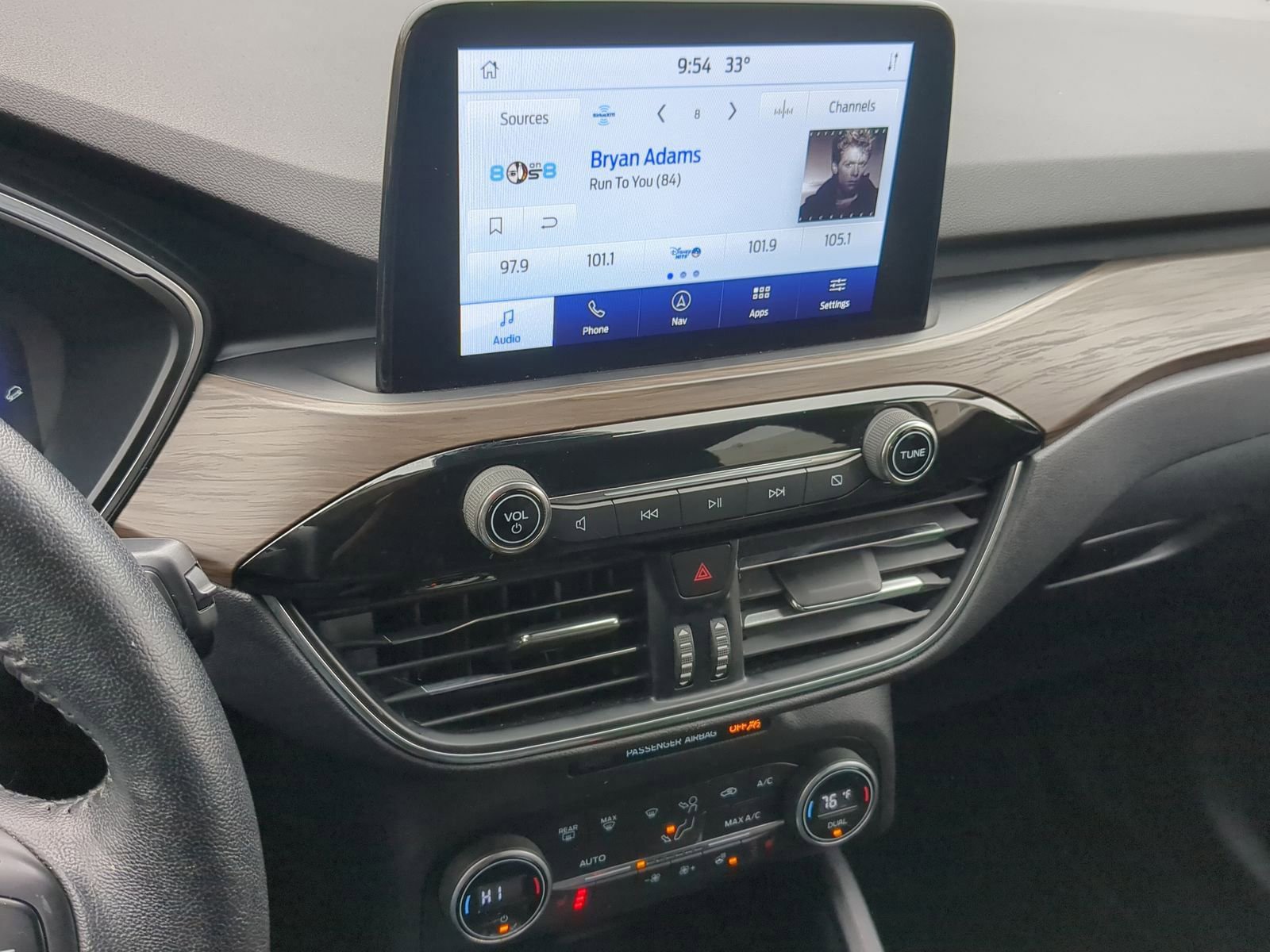 Certified 2020 Ford Escape Titanium image 32