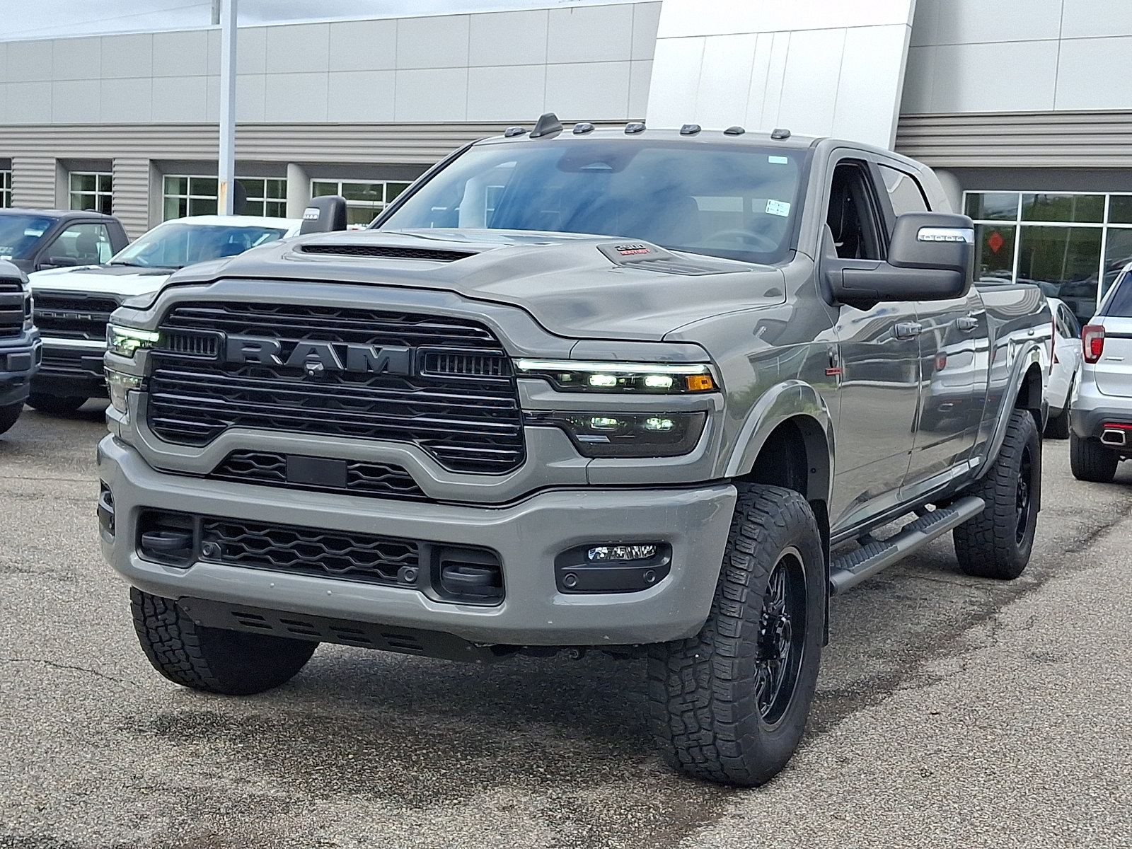 Used 2025 RAM 2500 Laramie w/ Night Edition AWD/4WD image 4