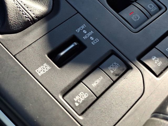Used 2022 Toyota Highlander XLE AWD/4WD image 25