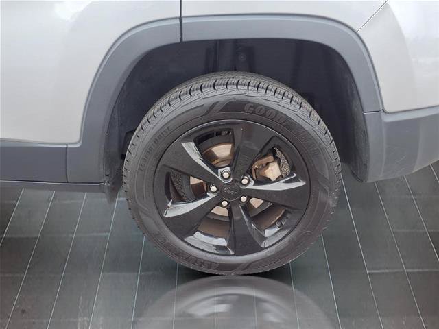 Used 2020 Jeep Cherokee Latitude Plus FWD image 15