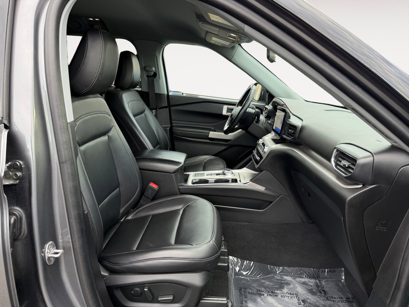 Certified 2022 Ford Explorer XLT w/ Equipment Group 202A image 19