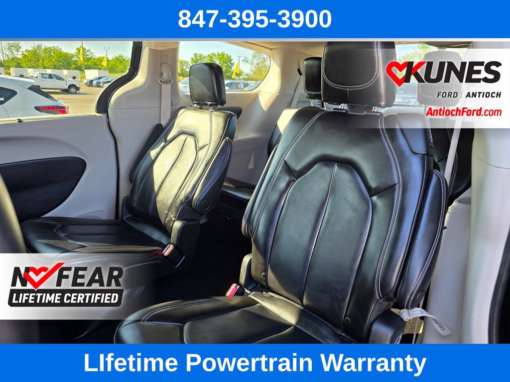 Used 2023 Chrysler Pacifica Touring-L FWD image 16