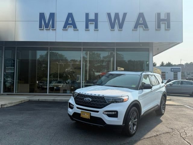 Certified 2021 Ford Explorer XLT w/ Equipment Group 202A AWD/4WD image 2