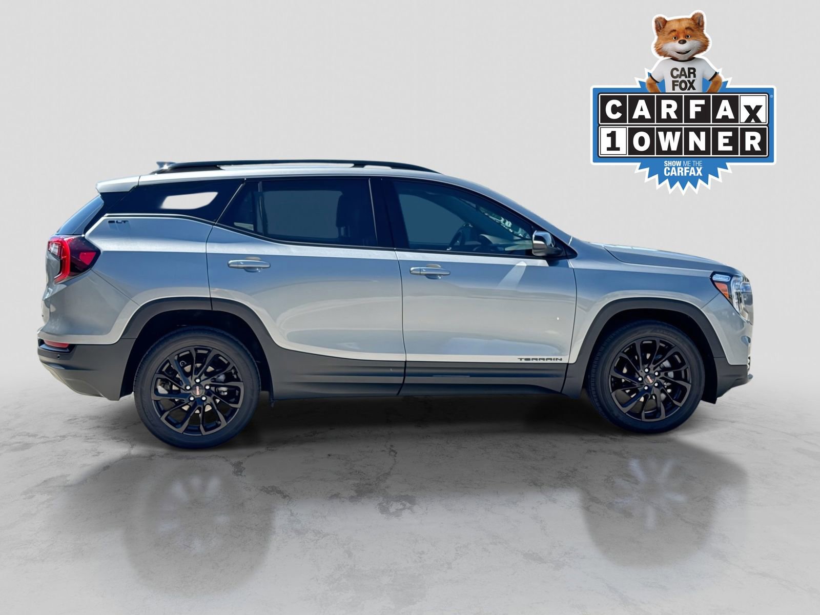 Used 2024 GMC Terrain SLT w/ Elevation Edition AWD/4WD image 9