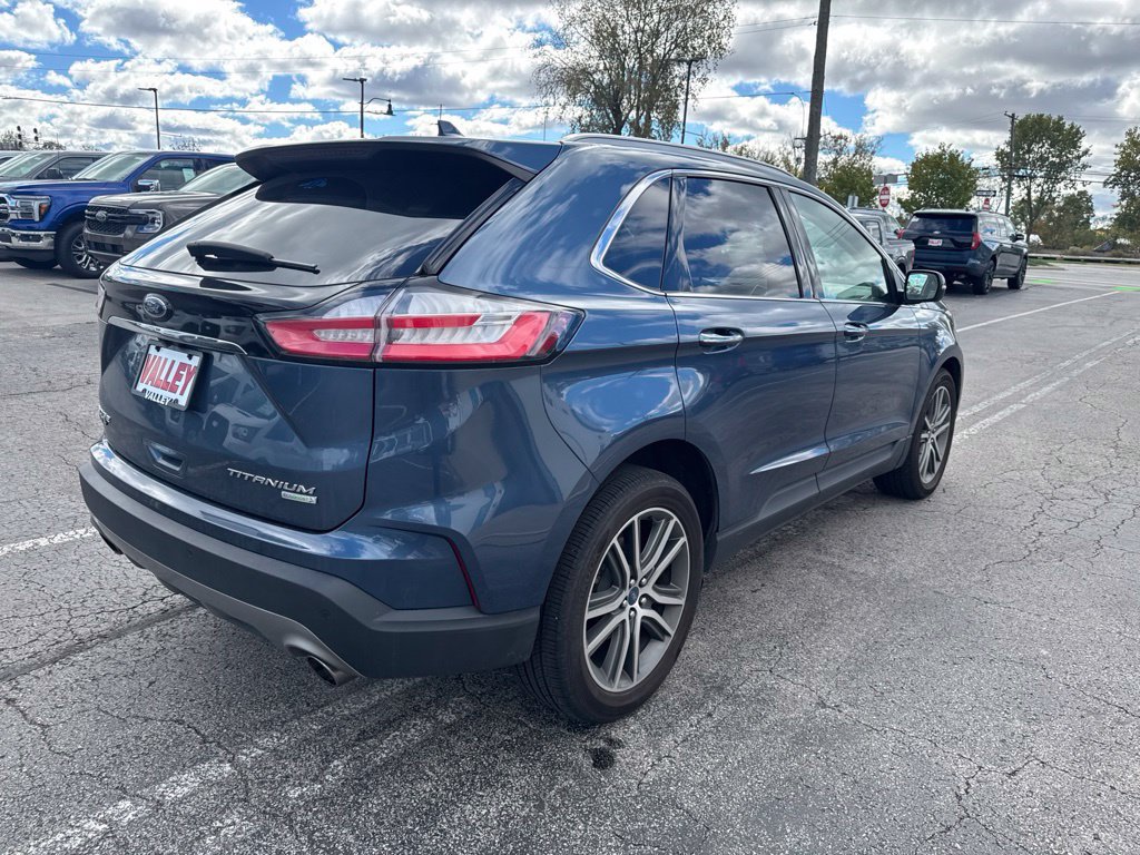 Certified 2019 Ford Edge Titanium FWD image 3