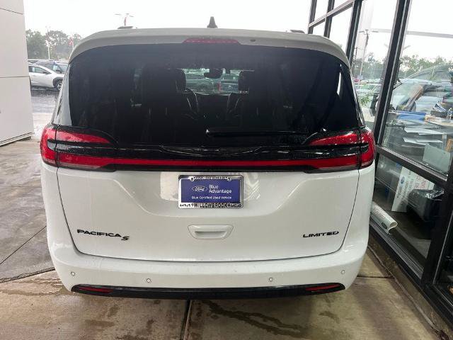 Used 2025 Chrysler Pacifica Limited FWD image 4