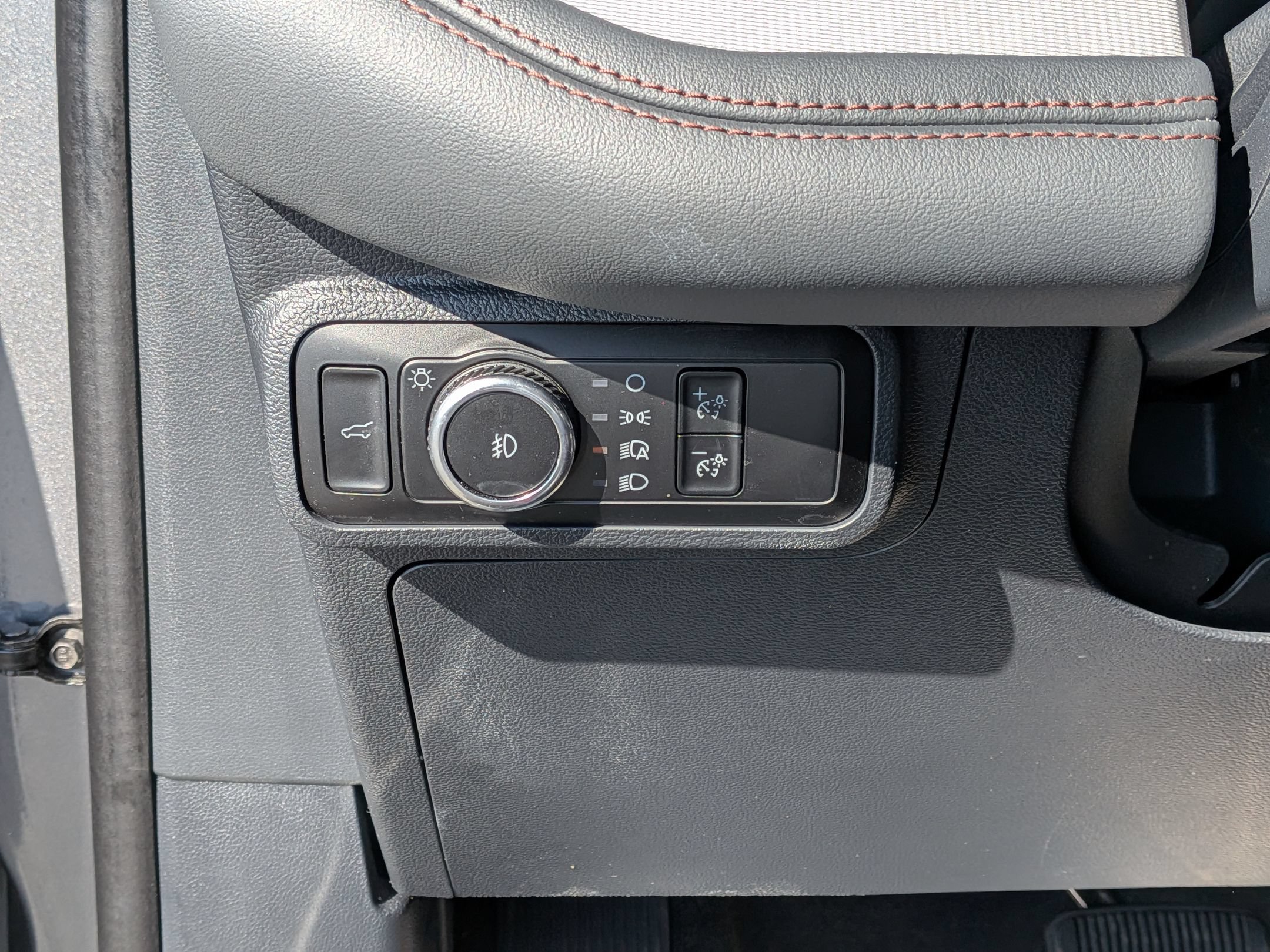Certified 2025 Ford Explorer Active w/ Active Comfort Package AWD/4WD image 17