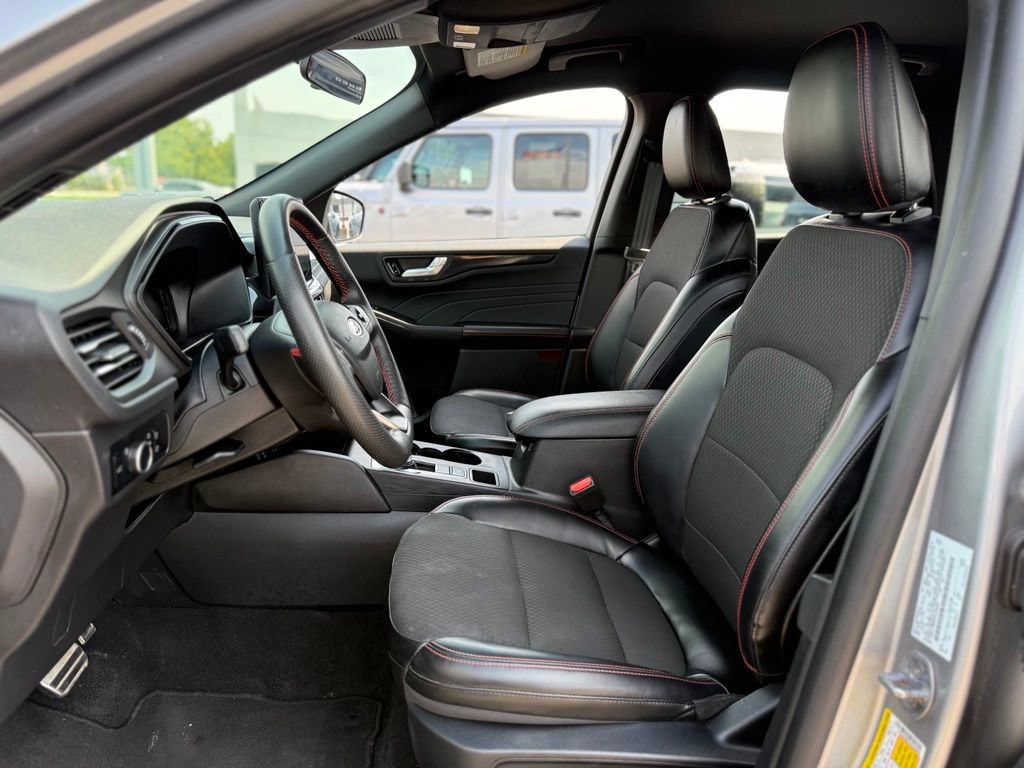Certified 2024 Ford Escape ST-Line w/ Tech Pack #1 AWD/4WD image 13