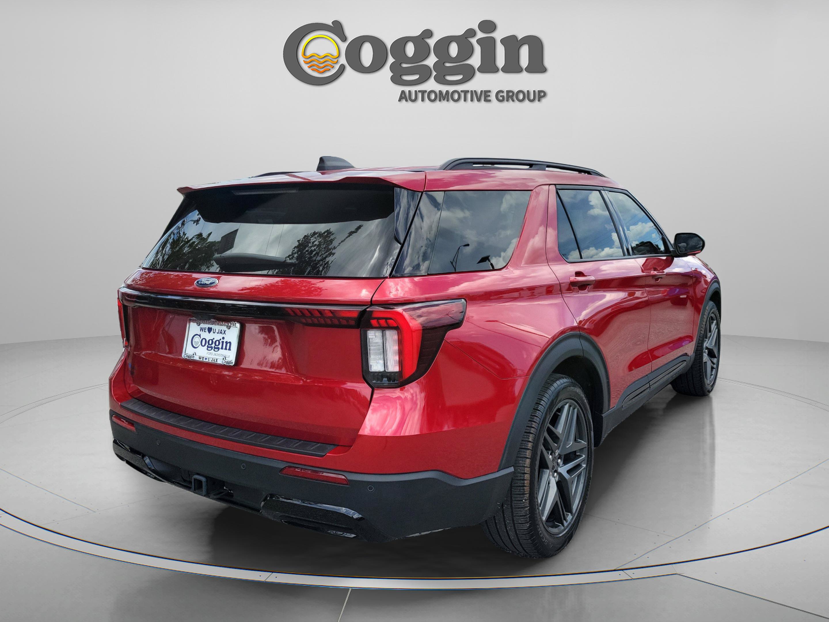 Certified 2025 Ford Explorer ST-Line w/ Premium Package RWD image 3