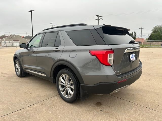 Certified 2023 Ford Explorer XLT w/ Equipment Group 202A AWD/4WD image 3