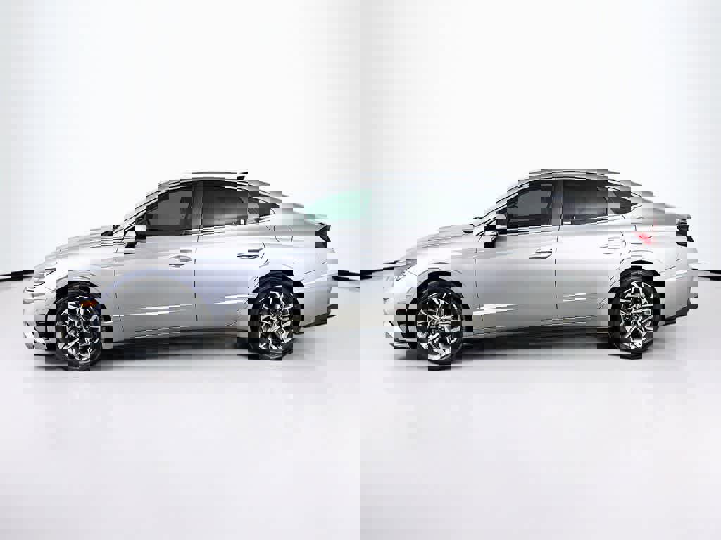 Used 2021 Hyundai Sonata SEL image 2