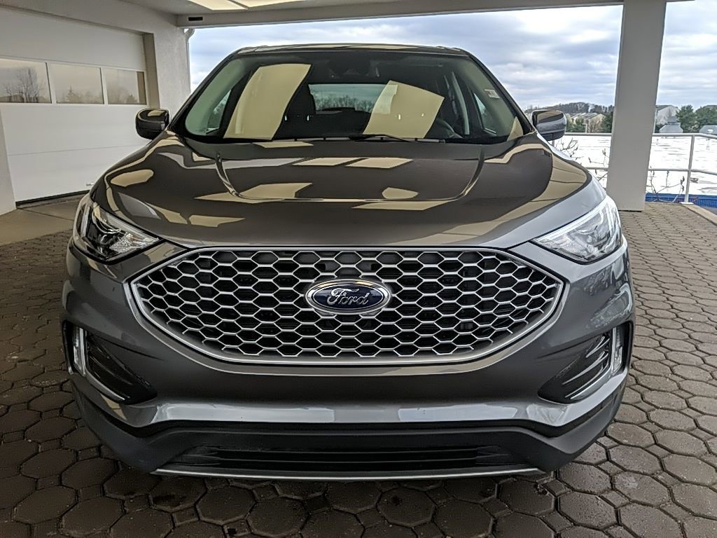 Certified 2024 Ford Edge SEL w/ Convenience Package AWD/4WD image 2