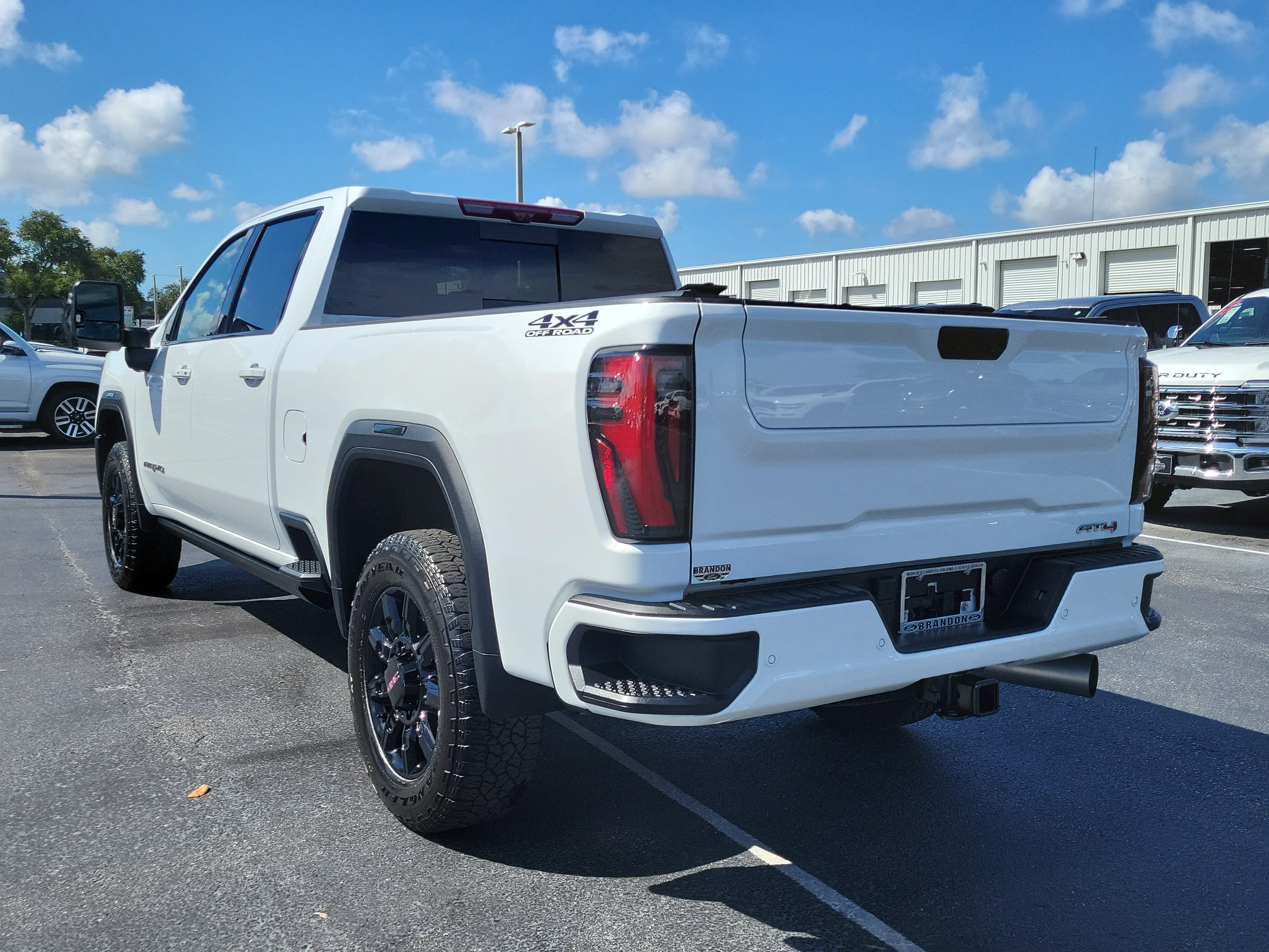 Used 2025 GMC Sierra 2500 AT4 w/ AT4 Premium Plus Package AWD/4WD image 8