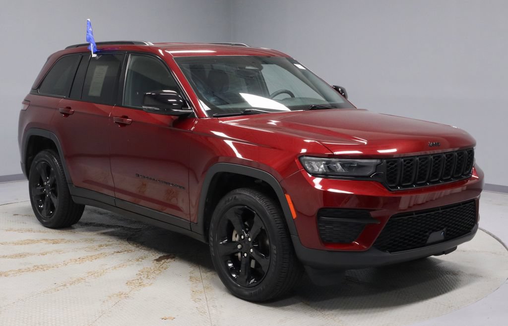 Used 2023 Jeep Grand Cherokee Altitude AWD/4WD image 1