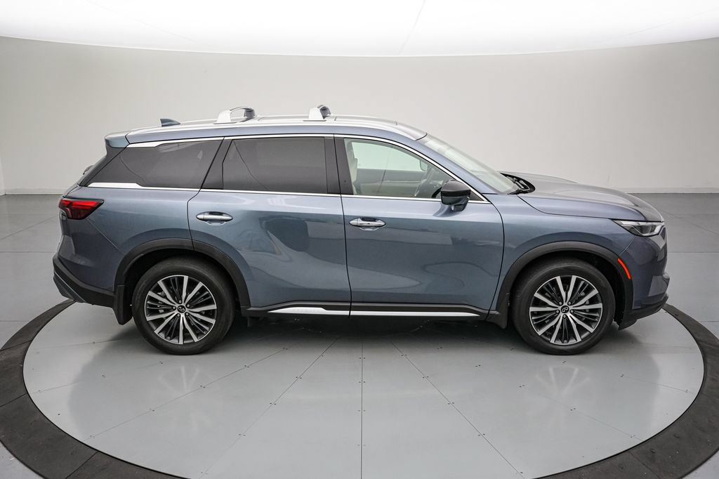 Used 2025 INFINITI QX60 Sensory w/ Vision Package AWD/4WD image 3