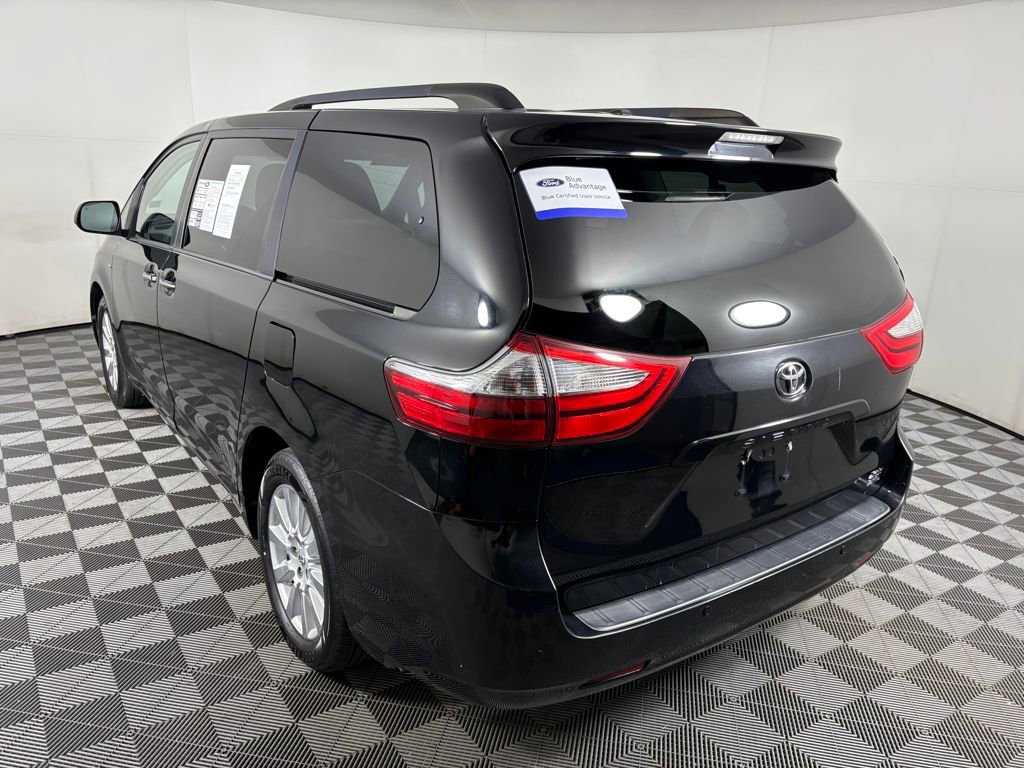 Used 2017 Toyota Sienna AWD image 3
