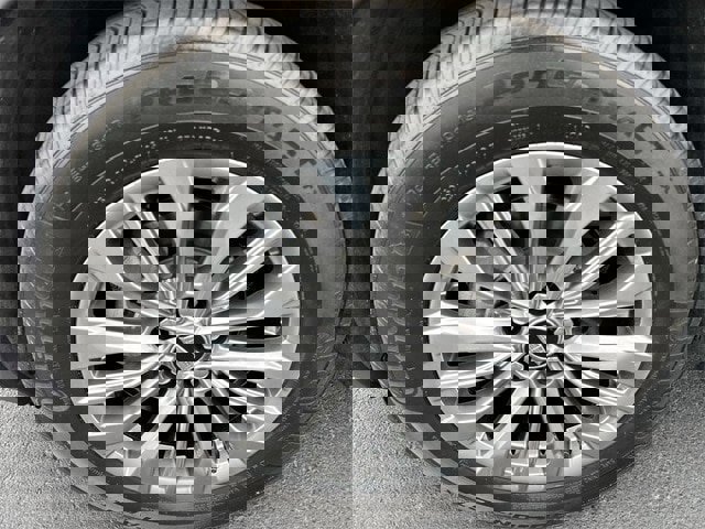 Used 2025 Cadillac XT4 Premium Luxury image 13