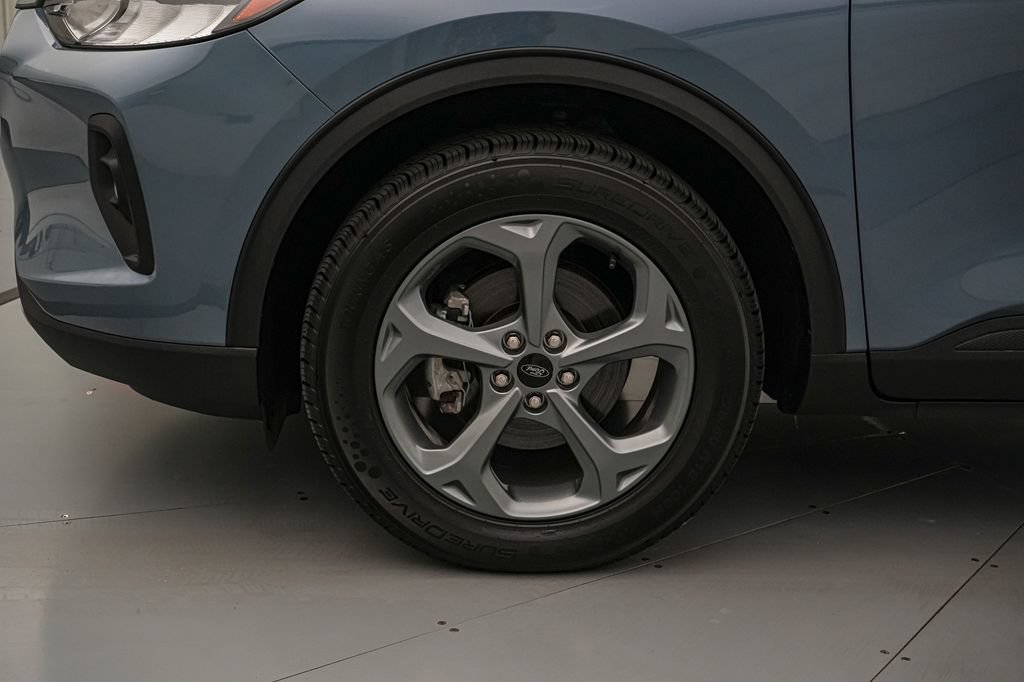 Certified 2025 Ford Escape ST-Line Select AWD/4WD image 10