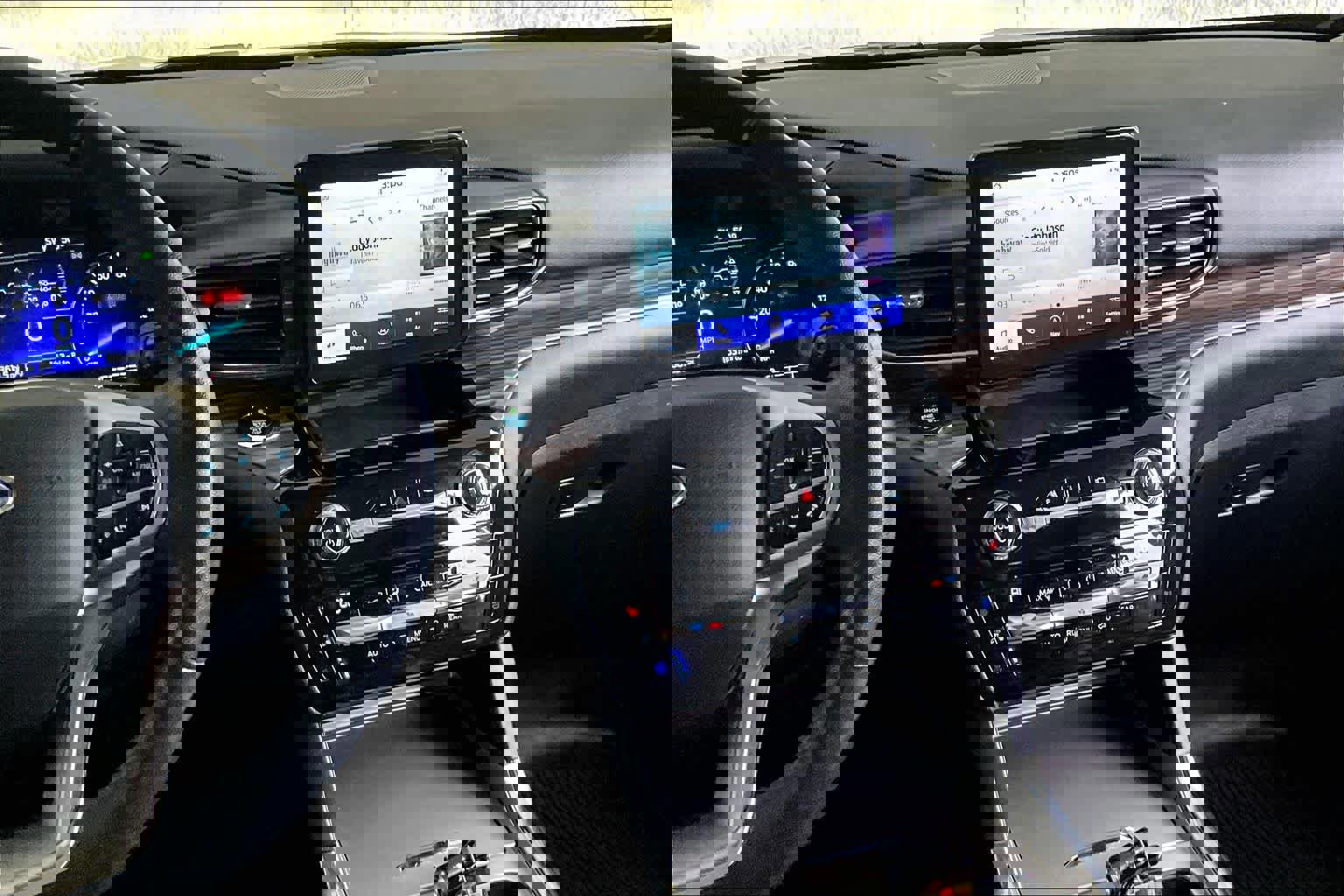 Certified 2021 Ford Explorer Limited w/ Equipment Group 301A image 9