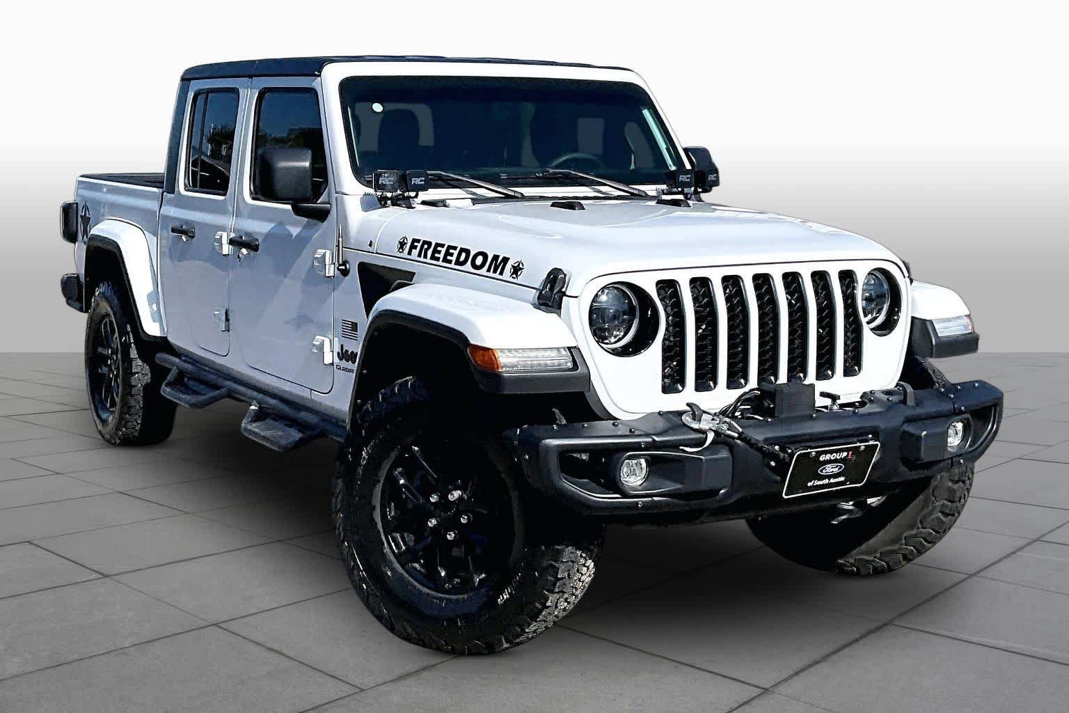 Used 2023 Jeep Gladiator Sport AWD/4WD image 3