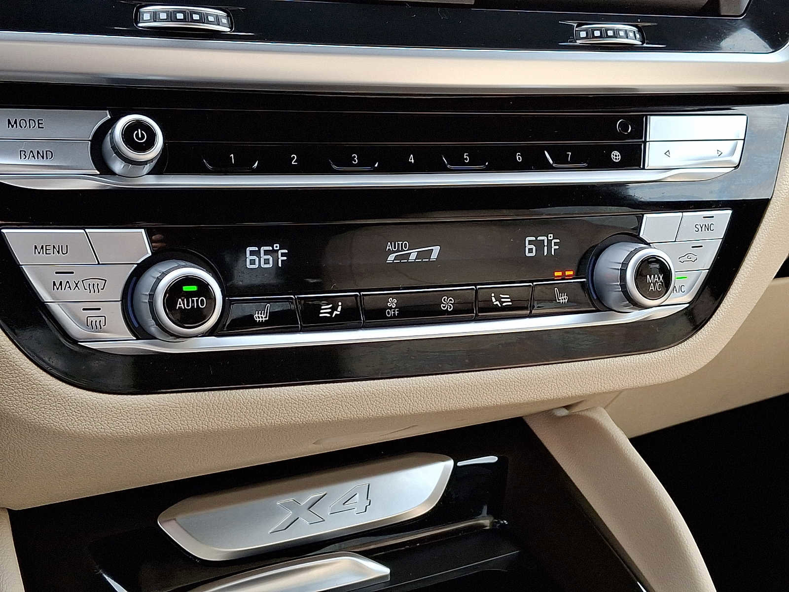 Used 2020 BMW X4 xDrive30i w/ Premium Package image 17