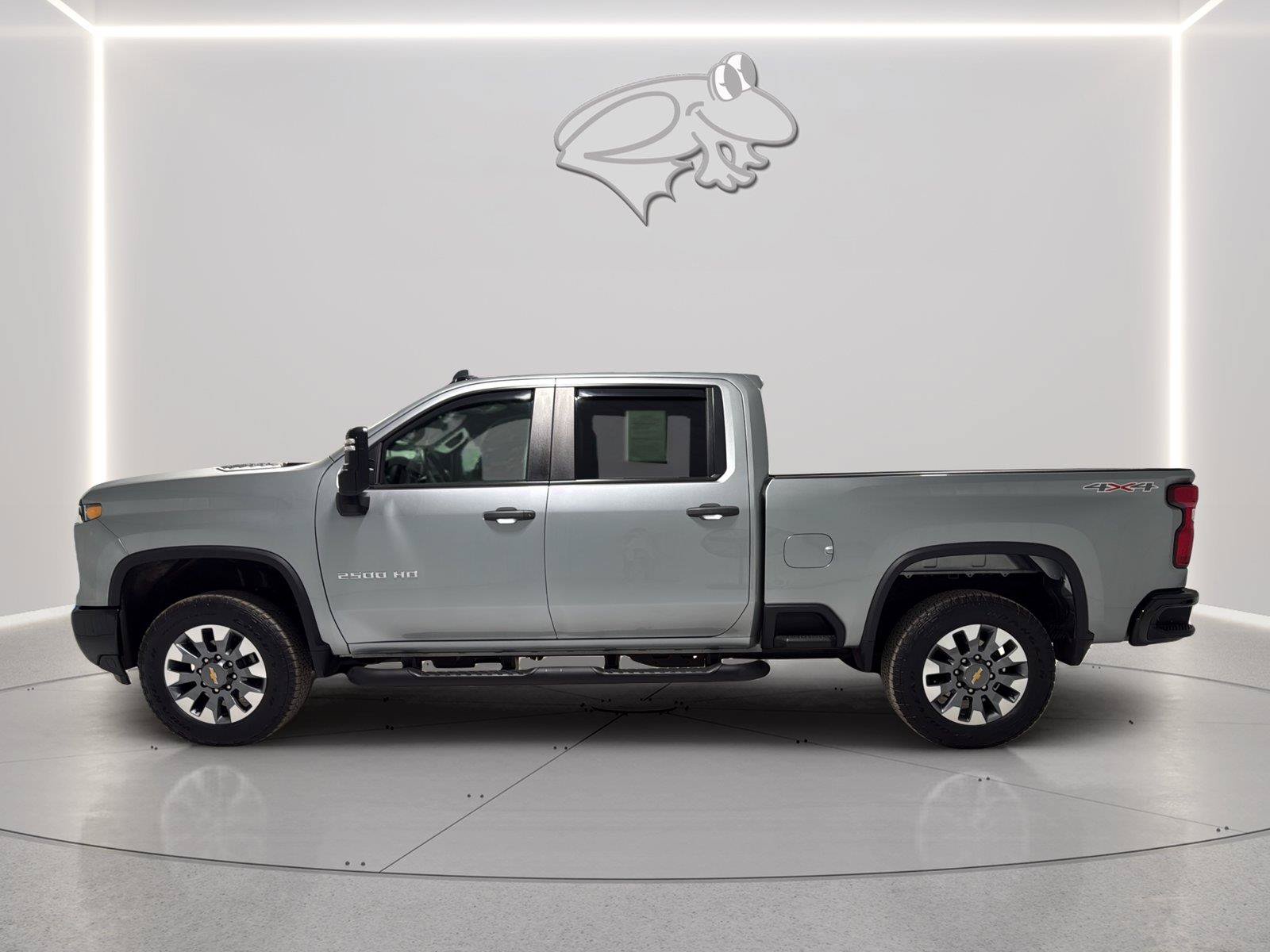 Used 2024 Chevrolet Silverado 2500 Custom w/ Custom Value Package AWD/4WD image 2
