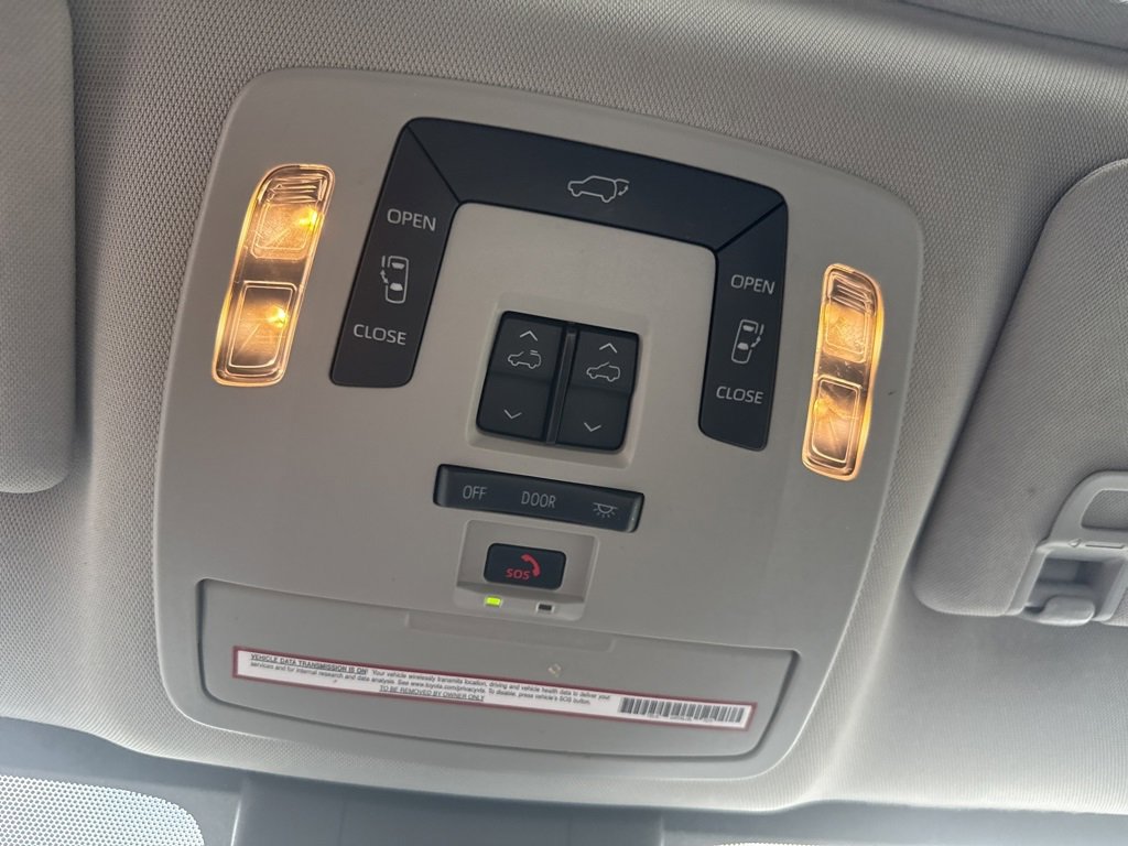 Used 2021 Toyota Sienna XLE image 18