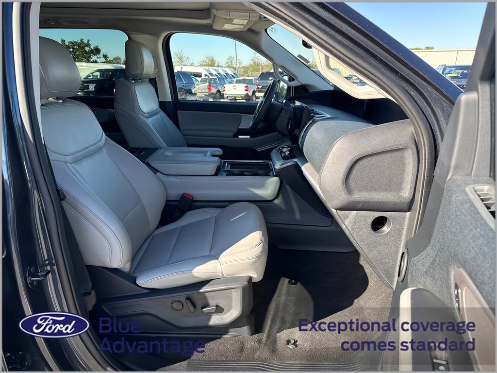 Certified 2025 Ford Expedition Active image 8