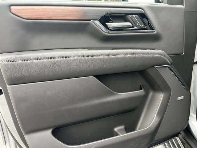 Used 2026 GMC Yukon XL Denali w/ Sun & Power Step Package image 17