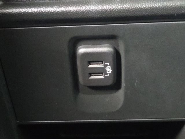 Used 2023 Chevrolet Traverse LT FWD image 19