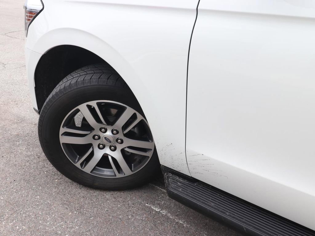 Certified 2024 Ford Expedition XLT image 9