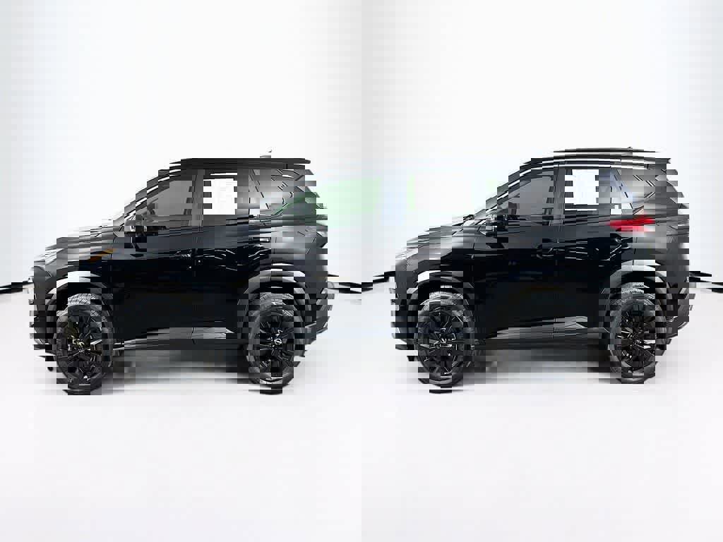 Used 2023 Nissan Rogue SV image 2