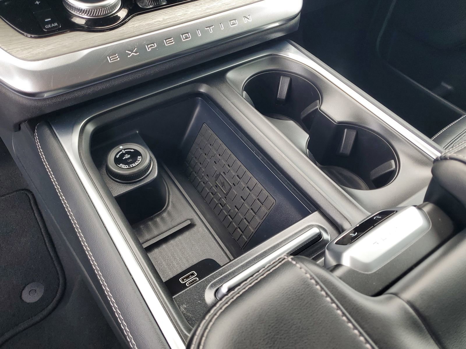 Certified 2025 Ford Expedition Platinum image 29