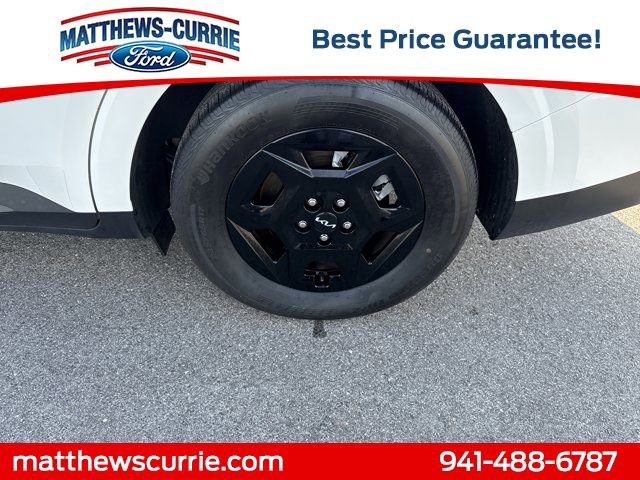 Used 2025 Kia Carnival FWD image 15