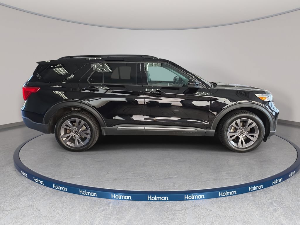 Certified 2023 Ford Explorer XLT w/ Equipment Group 202A AWD/4WD image 4