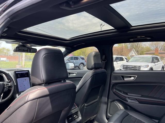 Certified 2022 Ford Edge ST-Line w/ Class II Trailer Tow Package AWD/4WD image 17